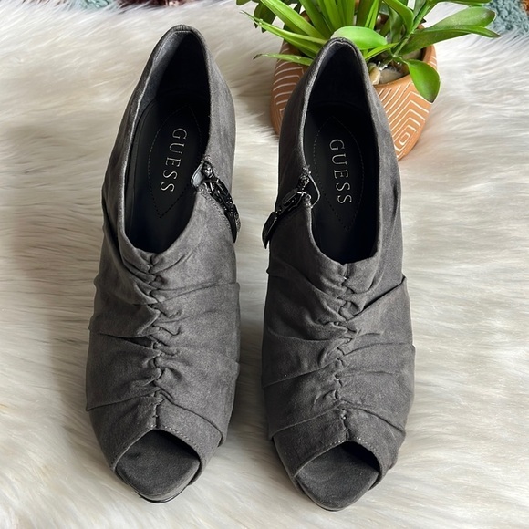 guess • side zip peep toe rouched bootie heels - Picture 3 of 13